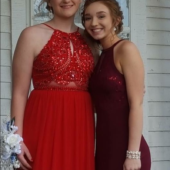 Maroon prom dress. - Picture 3 of 3